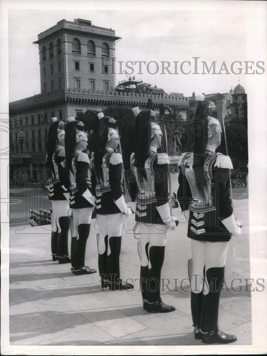 1956 Press Photo Corrazzieri, bodyguards of Italian President - Historic Images