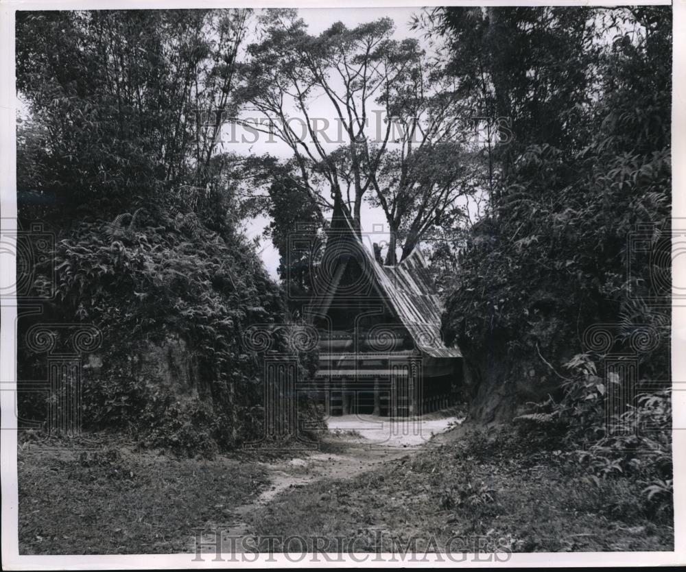 1955 Press Photo Entrance to the village around Toba Lake - Historic Images