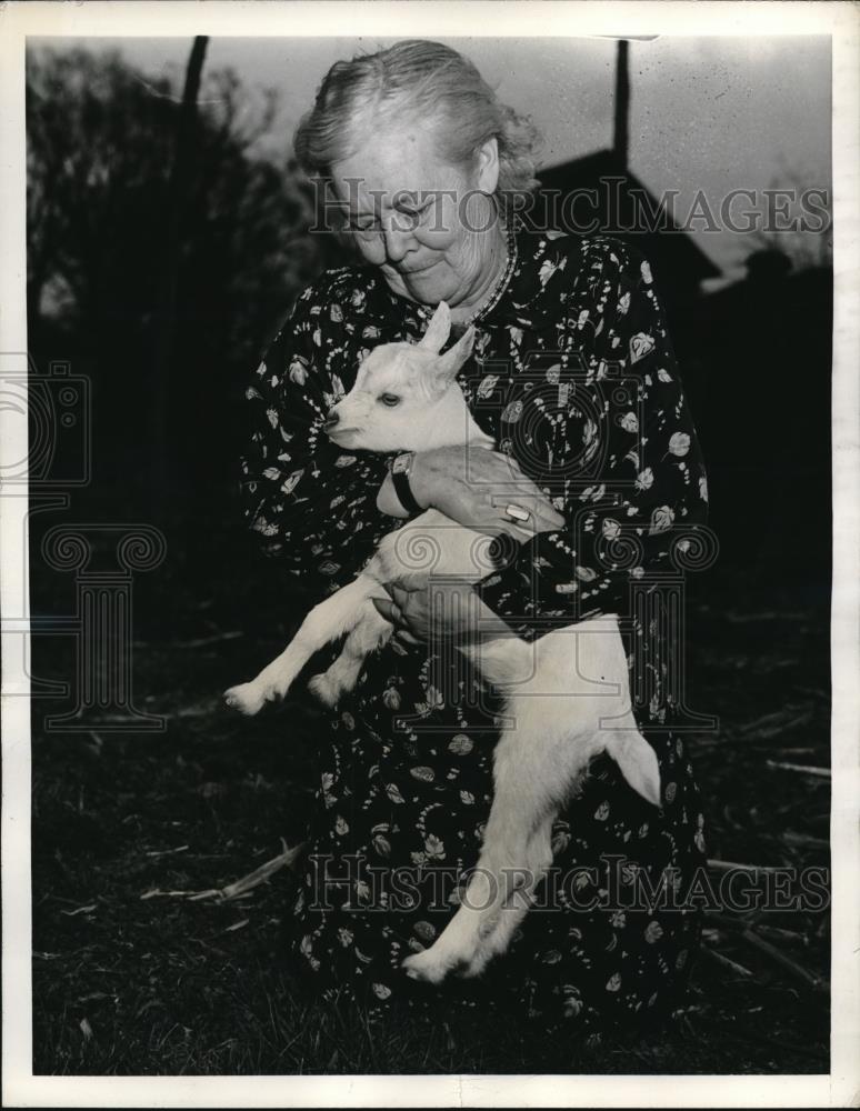 1939 Press Photo Mother Bloor and Her New-born Kid - Historic Images