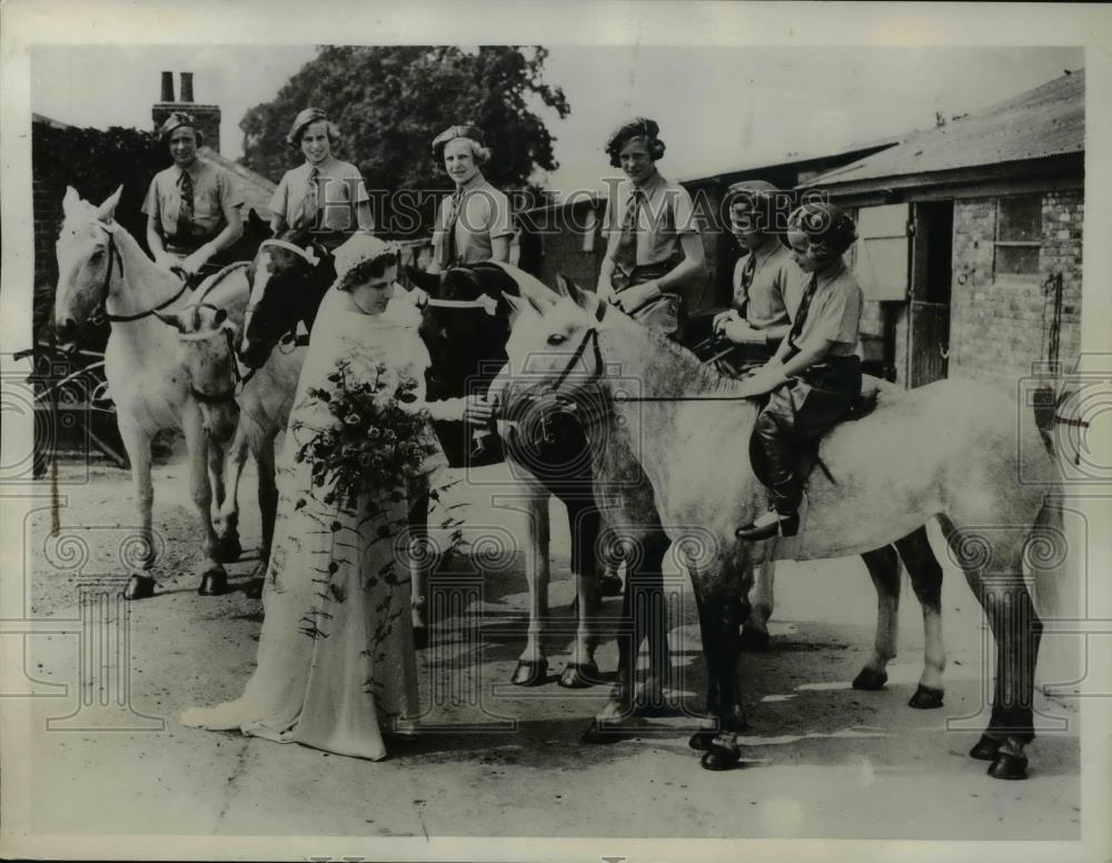 1934 Press Photo The seven riding sisters lose a member through marriage - Historic Images