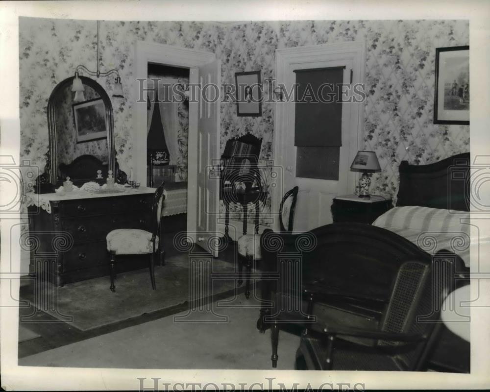 1945 Press Photo Bedroom of Roosevelt home in Hyde Park - Historic Images