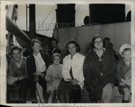 1939 Press Photo American & Canadian Survivors of Torpedoed Liner - Historic Images