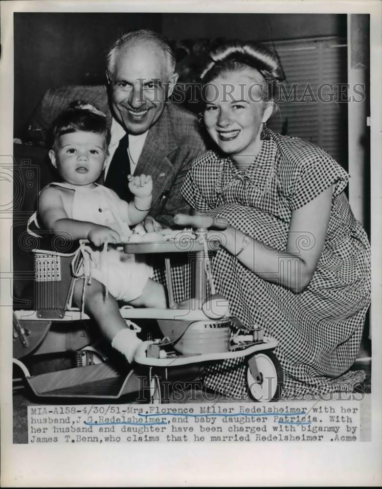 1951 Press Photo Florence Miller Redelsheimer and L.G. Redelsheimer with child - Historic Images