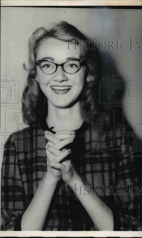 1960 Press Photo Donna Alt Returning To School After Ohio Appeals Court Decision - Historic Images