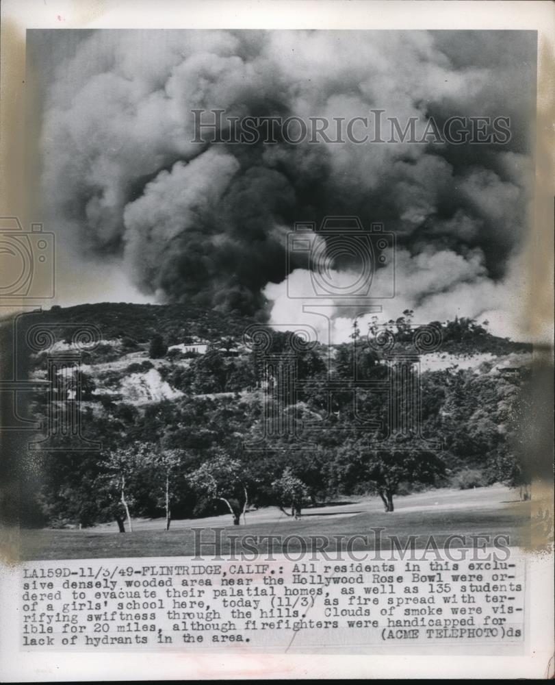 1949 Press Photo Firwe spread throught the hills at Hollywood Rose Bowl Calif. - Historic Images