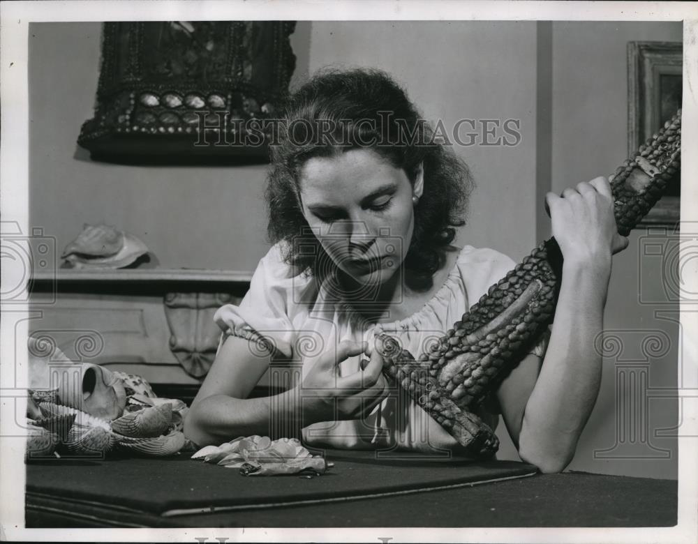 1946 Press Photo Miss Avereil Match Her Collection Candle Holder - Historic Images