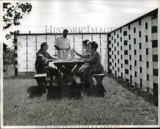 1960 Press Photo Fence for Outdoor Dining stop wind and dust, snow and ice - Historic Images