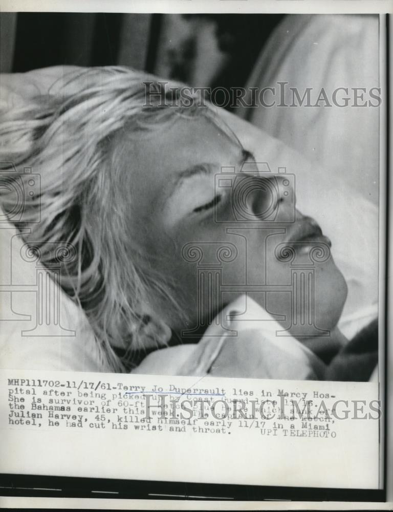 1961 Press Photo Terry Jo Duperault in Marcy Hospital - Historic Images