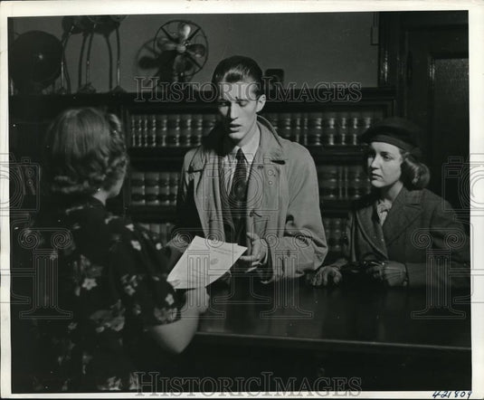1937 Press Photo Bill and JOan are told before they can be granted a license to - Historic Images