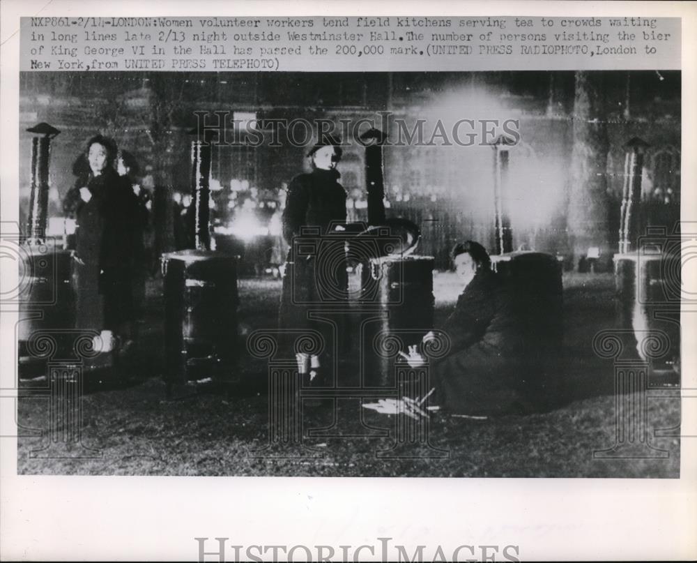 1952 Press Photo London Volunteer Kitchens Serving Food Westminster King George - Historic Images