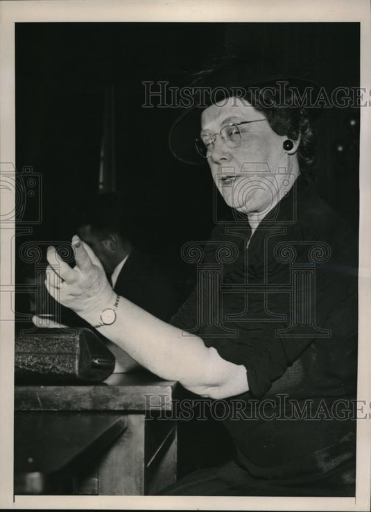 1939 Press Photo Mrs. Clinto M. Barra active worker in the "Peace Movement" - Historic Images