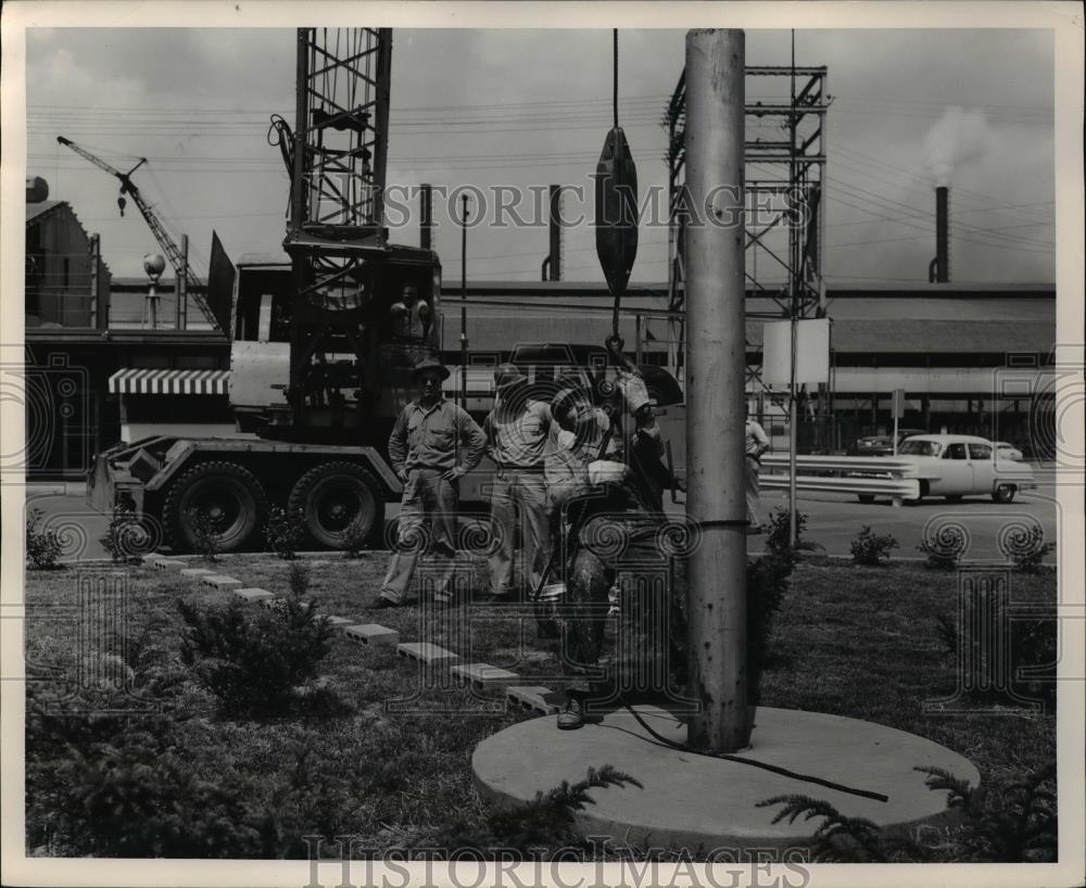 1954 Press Photo Work in progress in Armco Plant at Ashland, Kentucky - Historic Images