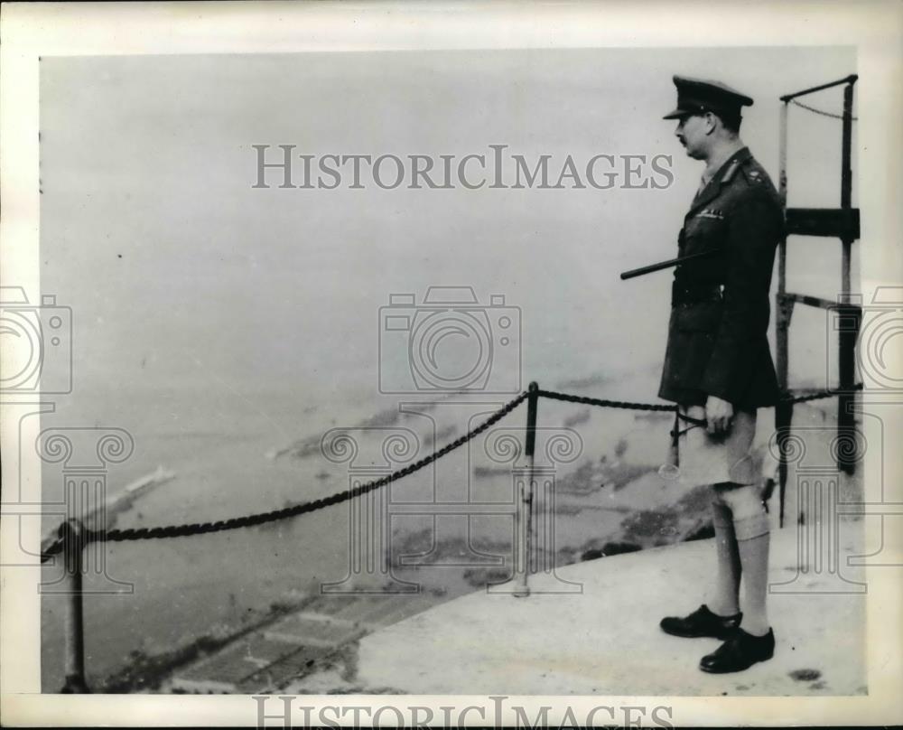 1941 Press Photo The Duke of Gloucester at the Rock&#39;s highest point at Gibraltar - Historic Images