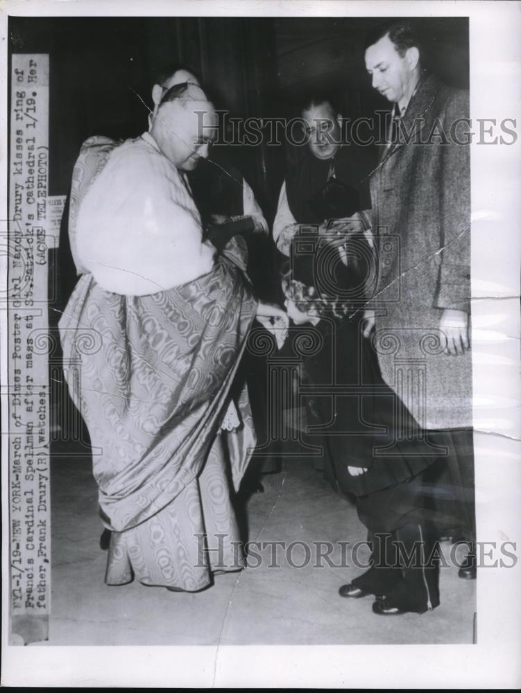 1947 Press Photo Nancy Drury kisses ring of Francis Cardinal Spellman - Historic Images