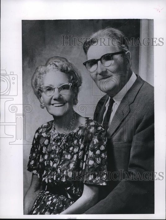 1966 Press Photo Mr and Mrs James McCabe Sr., mark the - Historic Images