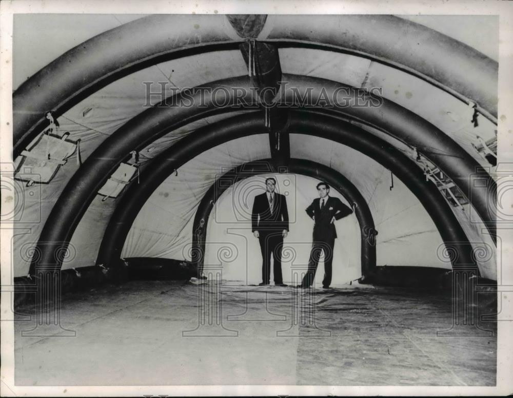 1956 Press Photo Men inside a British made Inflatable Quonset type Hut - Historic Images