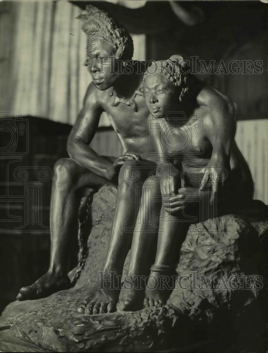 1922 Press Photo The bronze art, Forest Lovers at the National Museum - Historic Images