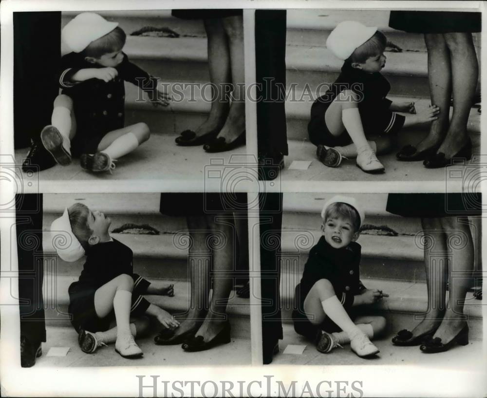 1968 Press Photo Washington 4 year old W Marvin Watson III plays at mothers feet - Historic Images