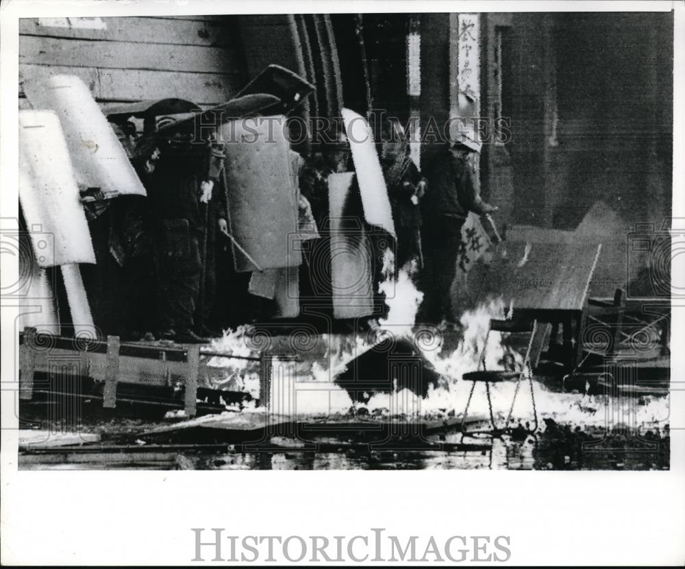 1969 Press Photo Riot police shields themselves against Molotov cocktails - Historic Images