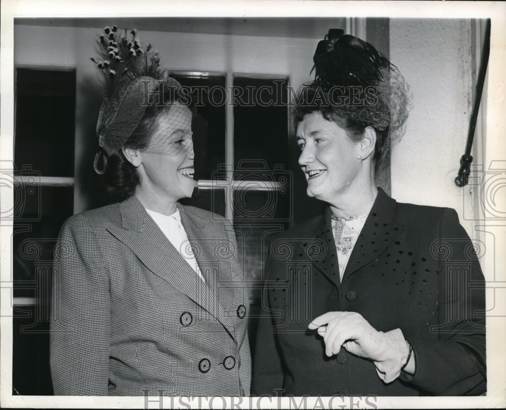 1949 Press Photo Mrs. Eugenie Anderson and Mrs. India Edwards - Historic Images