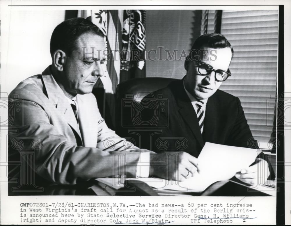 1961 Press Photo Gene H Willis, Jack W Blair Announce 60% Increase In Draft Call - Historic Images