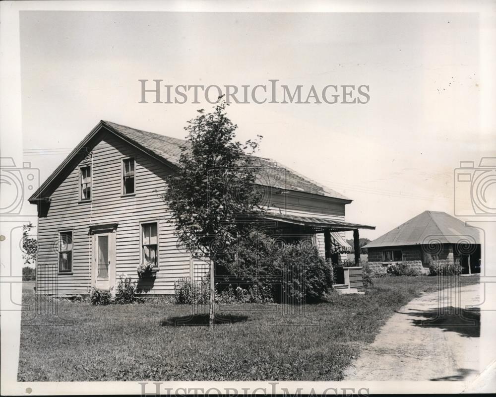 1940 Press Photo Home of Henry Cramer, New York farmer aid in war games - Historic Images