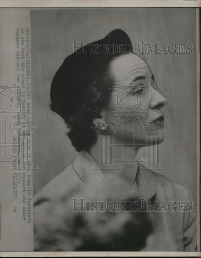 1954 Press Photo Mrs. Romelle Roosevelt Takes Stand To Testify - Historic Images