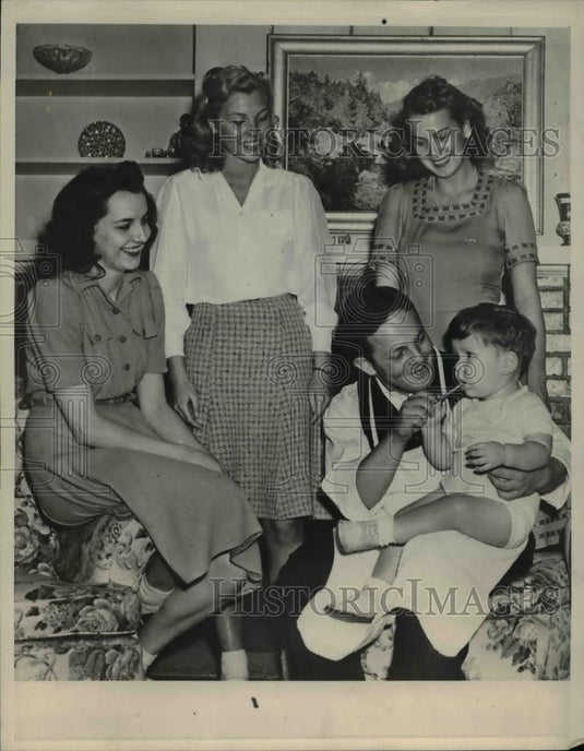 1941 Press Photo Buck Buchwach in Child Care and training at the Univ. of Orego - Historic Images