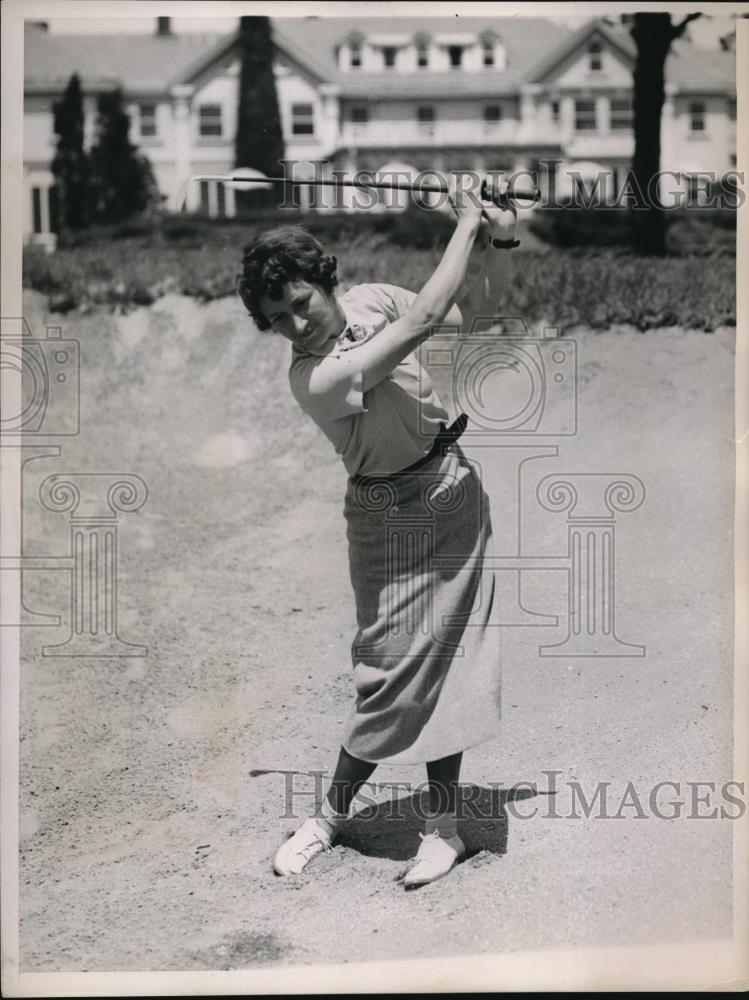 1936 Press Photo Ruth Anel Golfing In Sand - Historic Images