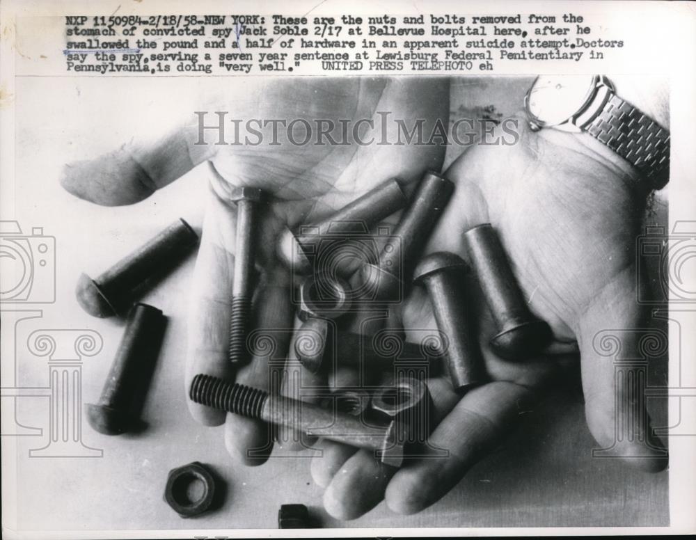 1958 Press Photo New York these nuts and bolts removed from stomach of convicted - Historic Images