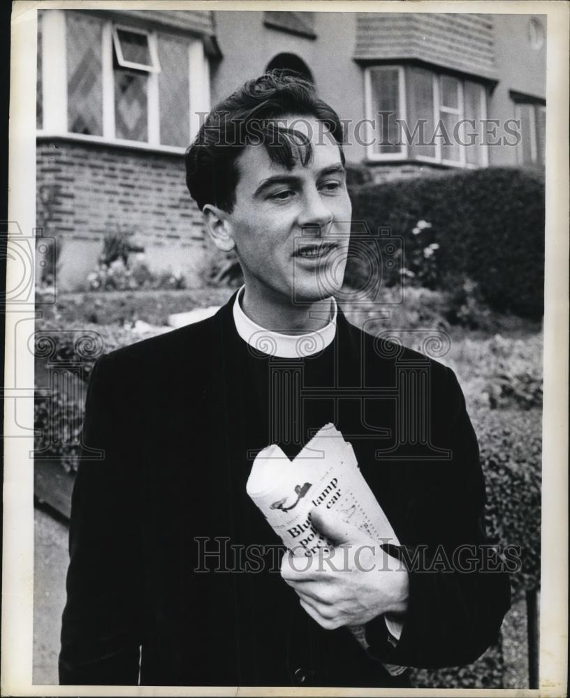 1968 Press Photo Rev Paul Weir, figure of controversy. - Historic Images