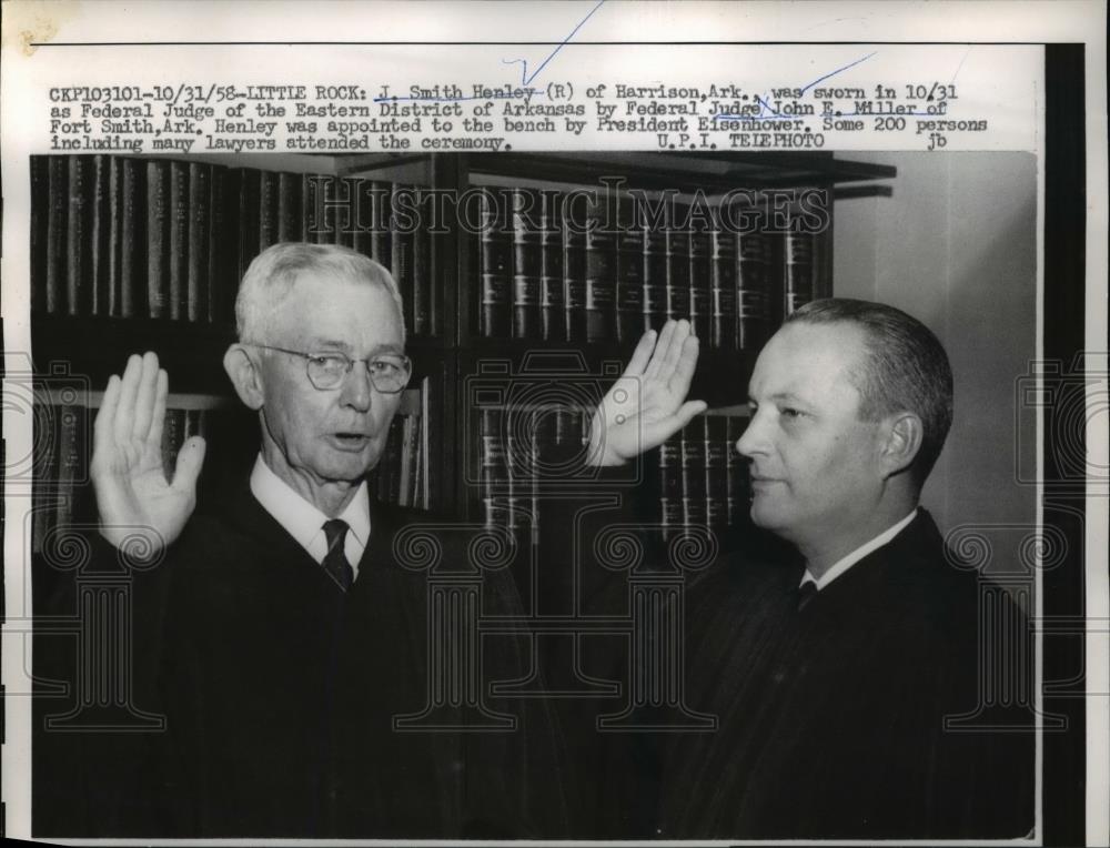 1958 Press Photo J. Smith Henley Sworn In Arkansas East District Federal Judge - Historic Images