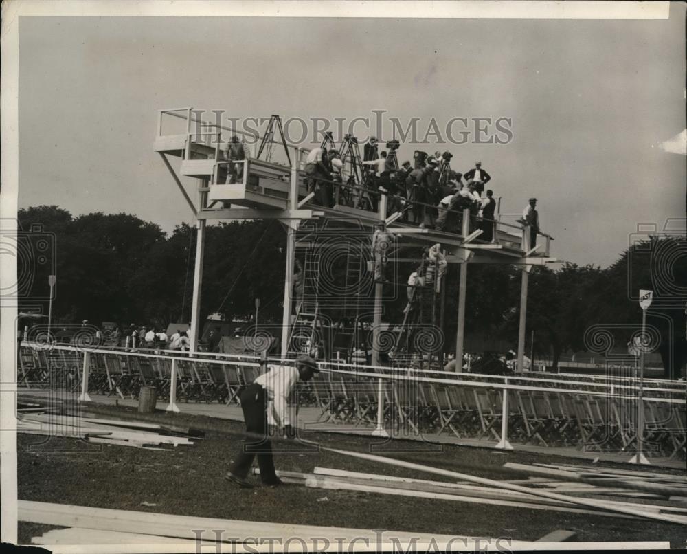 Press Photo Photographers Stand Where Taken of Coolidge Decorating Lindbergh - Historic Images