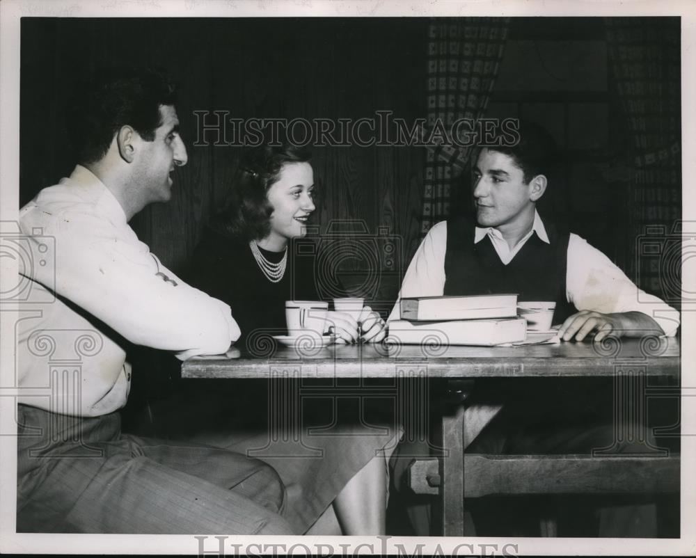 1948 Press Photo Johnny Antonelli Campus Coke Parlor - Historic Images