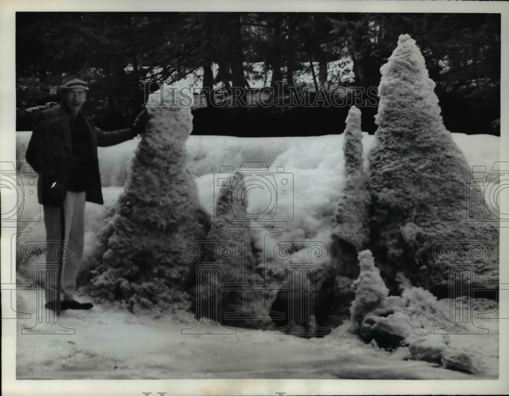 1962 Press Photo Duanesburg NY Volcanoes of frozen foam have erupted through - Historic Images