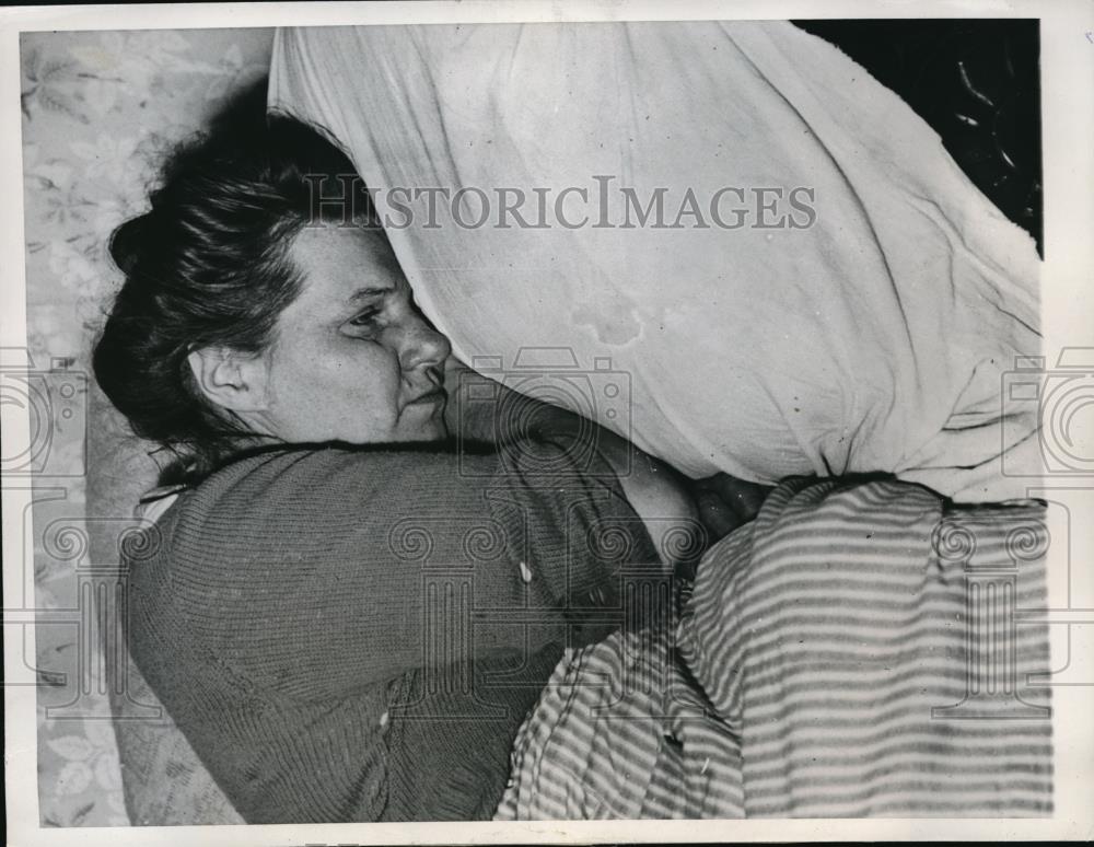 1947 Press Photo Mrs. Josephine Bradley -Mother Of Murdered Boy Weeps - Historic Images