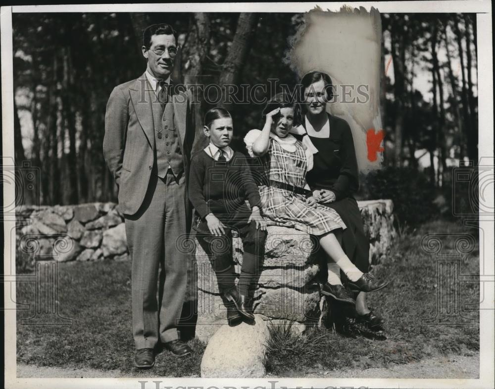 1933 Press Photo McMath Family Re-united With Kidnapped Daughter Margaret McMath - Historic Images