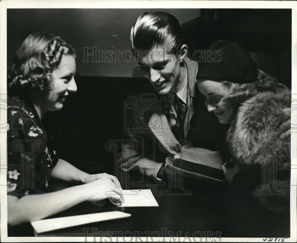 1937 Press Photo Bill and Joan get a clean bill of health and the Marriage - Historic Images