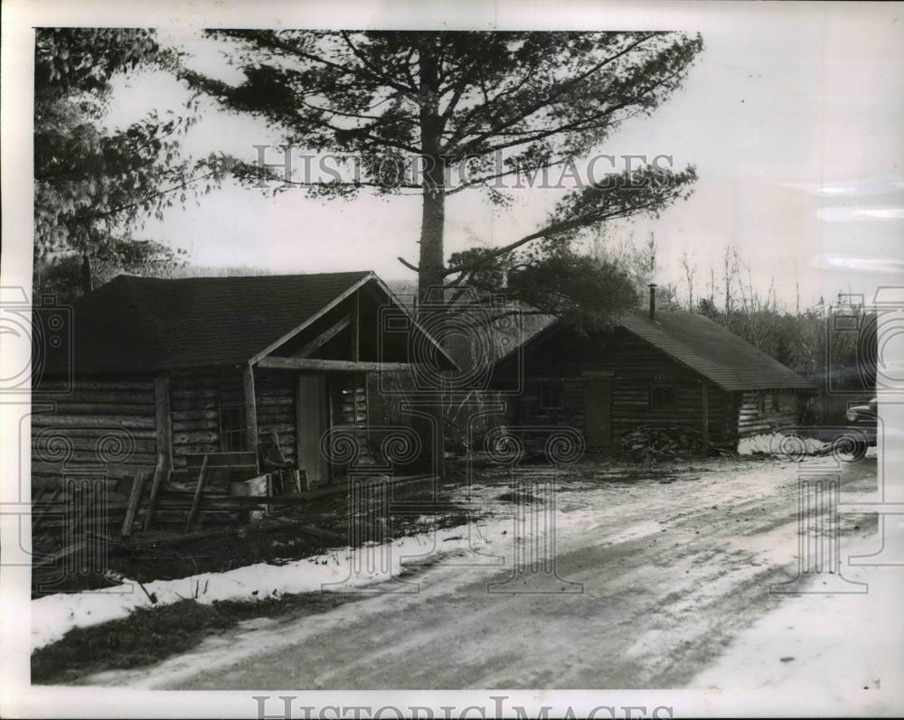 1952 Press Photo Log Cabin in Maine - Historic Images