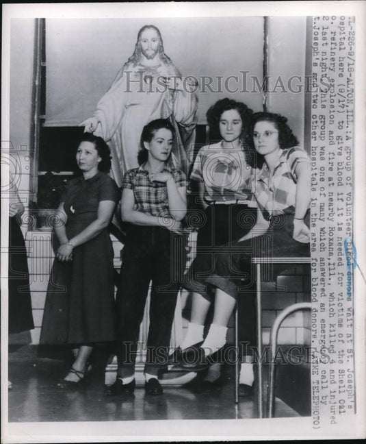 1951 Press Photo A group of volunteer blood donors, wait at the St. Joseph's - Historic Images
