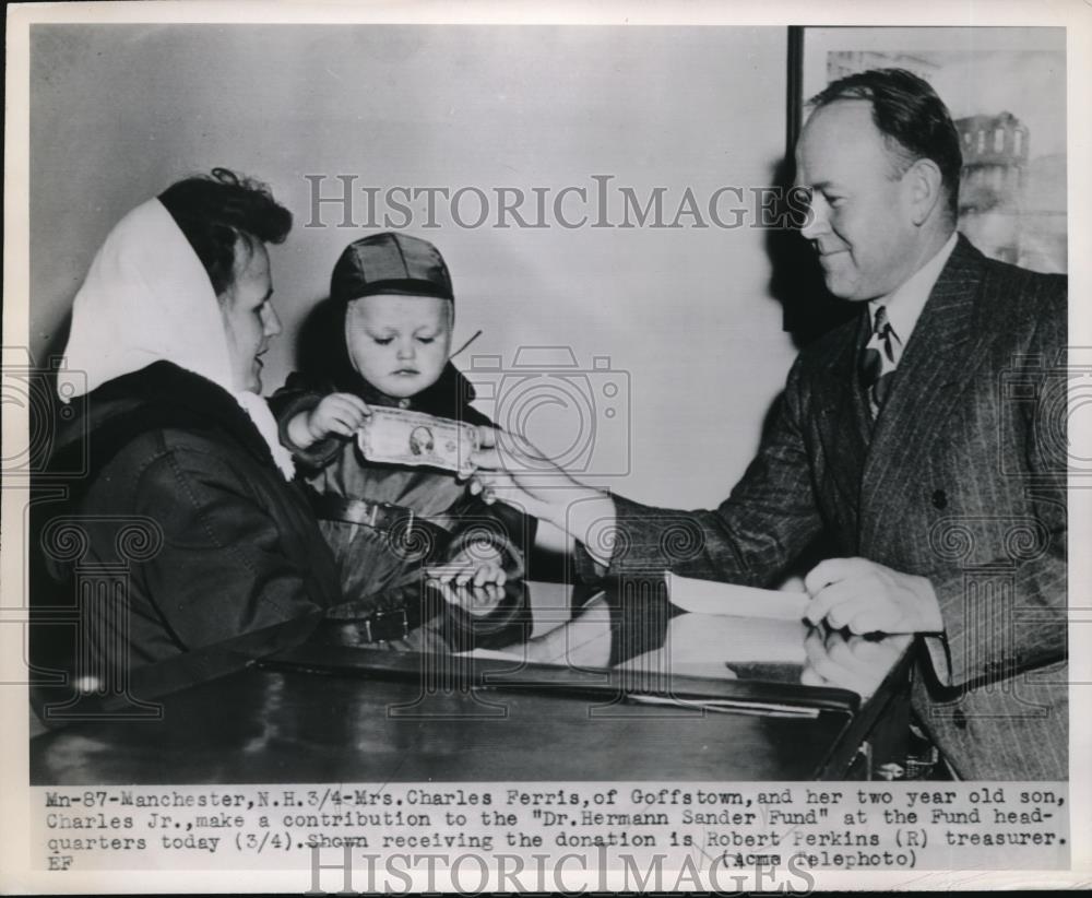 1950 Press Photo Mrs. Charles Ferris, of Goffstown and her two year old son - Historic Images