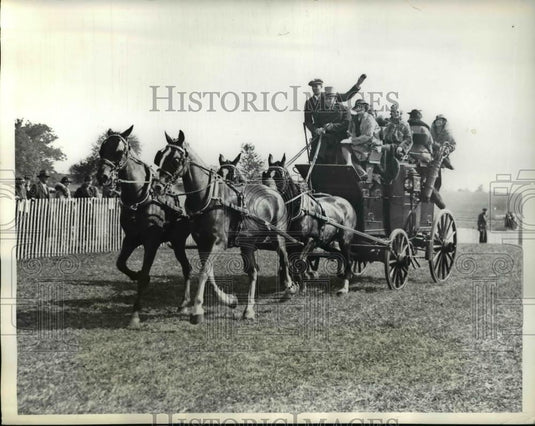 1934 Press Photo Mr. Julian McCarthy Little arriving at annual meeting - Historic Images