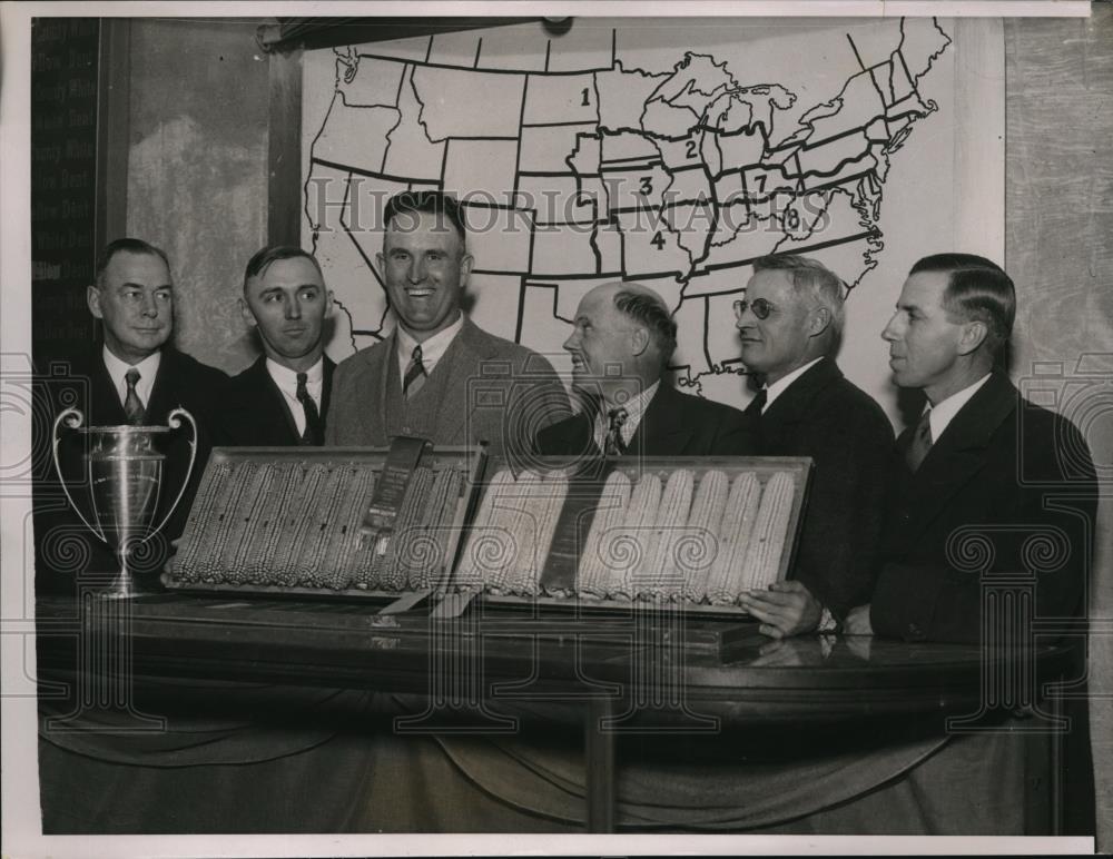1936 Press Photo Corn Kings of past were on hand when William H Curry won the - Historic Images