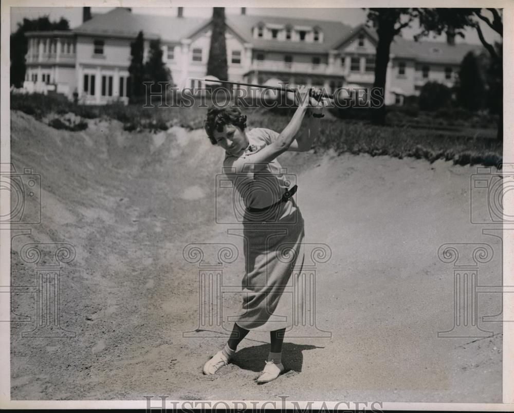 1936 Press Photo Mrs. Ruth Adel on Women&#39;s Metropolitan Golf Championship - Historic Images