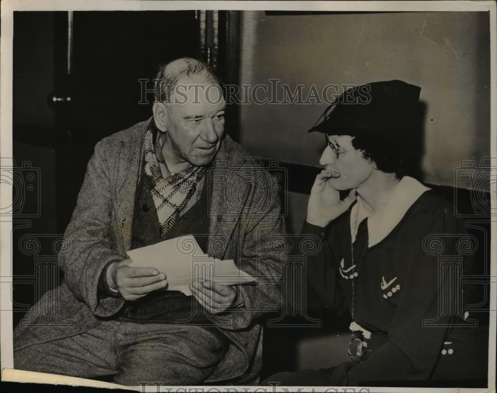 1936 Press Photo Oliver Jordan talking to his sister Mrs. Peter Connell - Historic Images