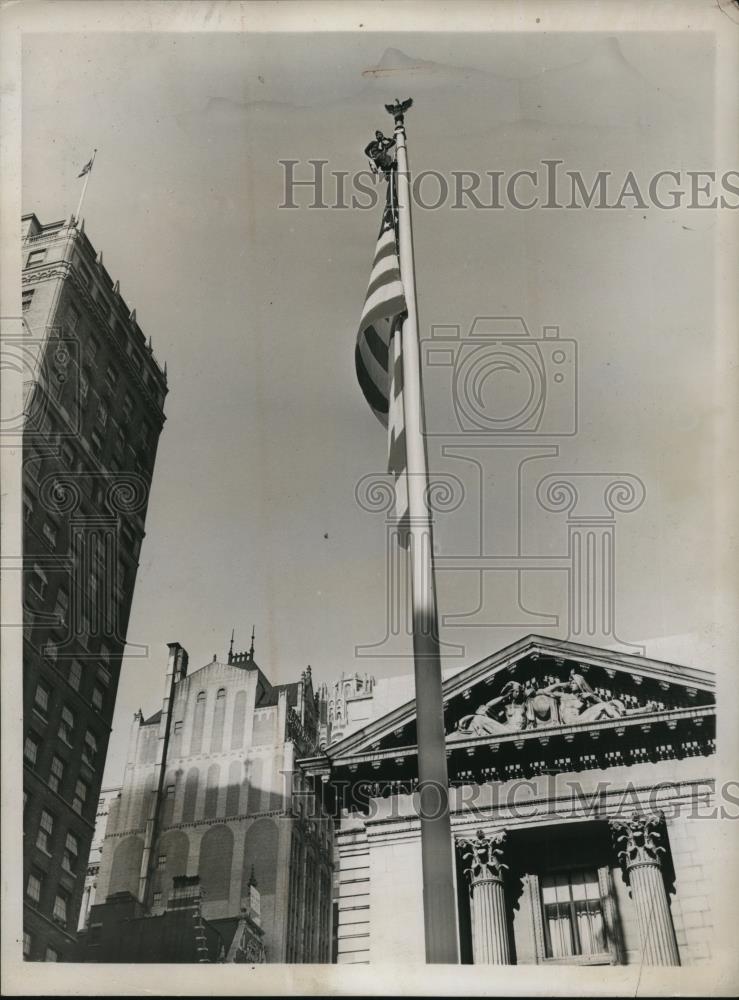 1937 Press Photo Legionnaire on the flag pole - Historic Images
