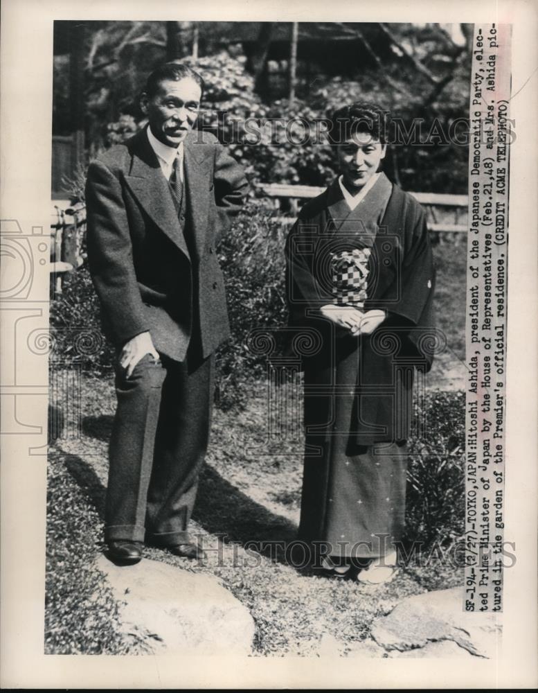 1948 Press Photo Prime Minister Hitoshi Ashida and his Wife in the Garden - Historic Images