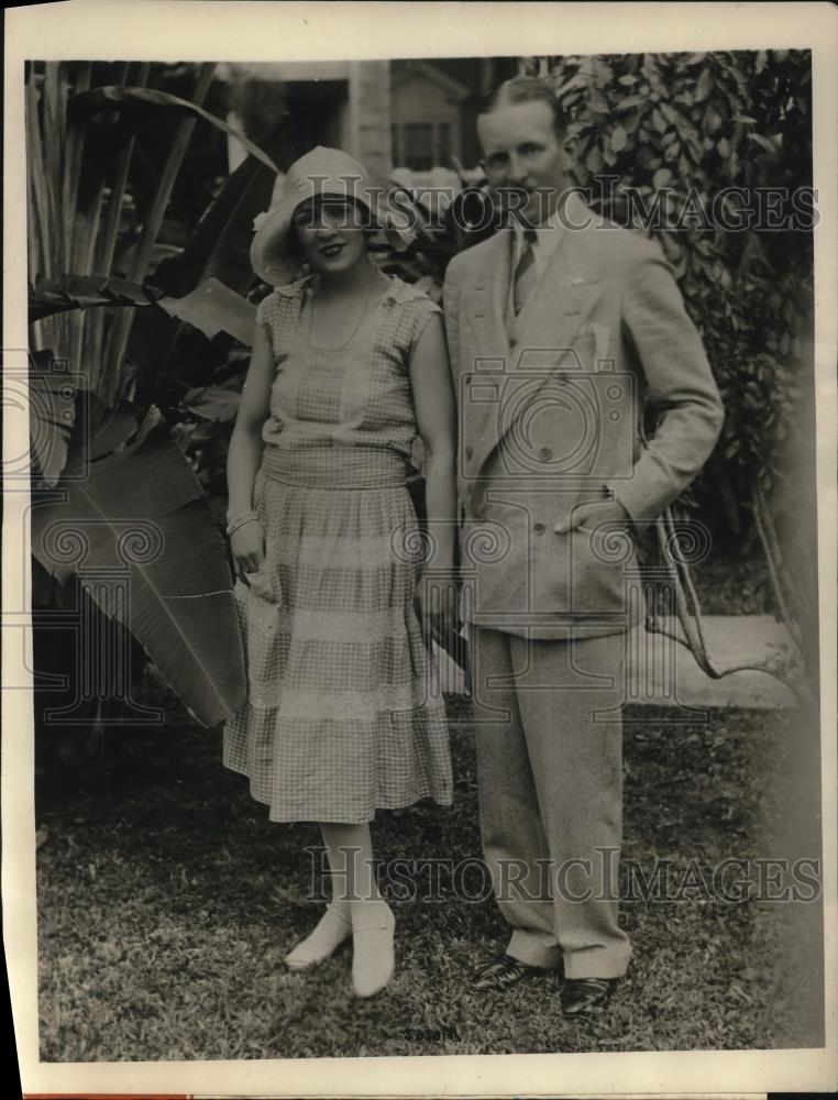 1926 Press Photo Mr &amp; Mrs JK Ennis at Miami Fla on honeymoon - Historic Images