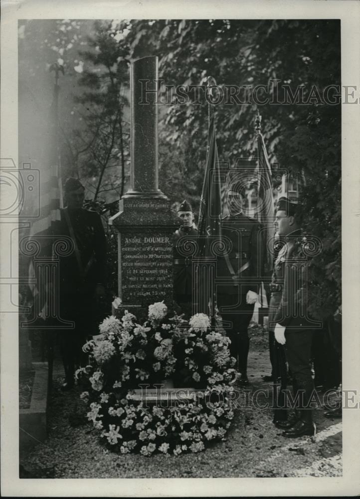 1931 Press Photo American Legion guard with flags at Andre Doumer's tomb - Historic Images