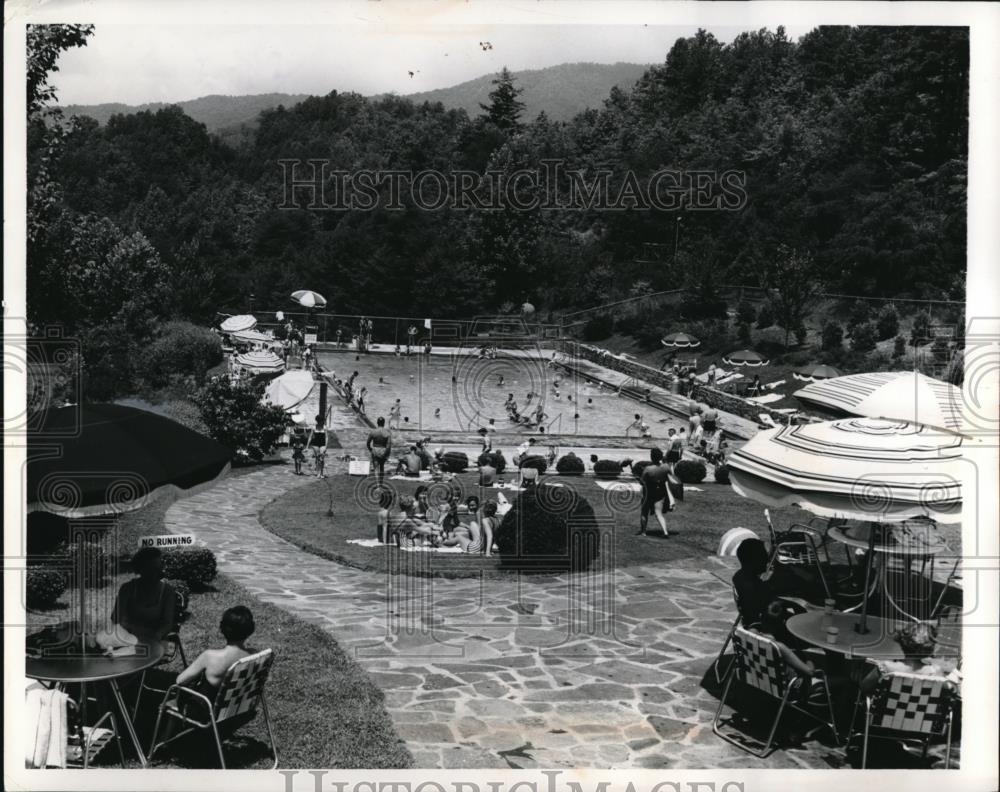 1962 Press Photo Fontana Village at Great Smoky Mts Natl Park lodge &amp; pool - Historic Images